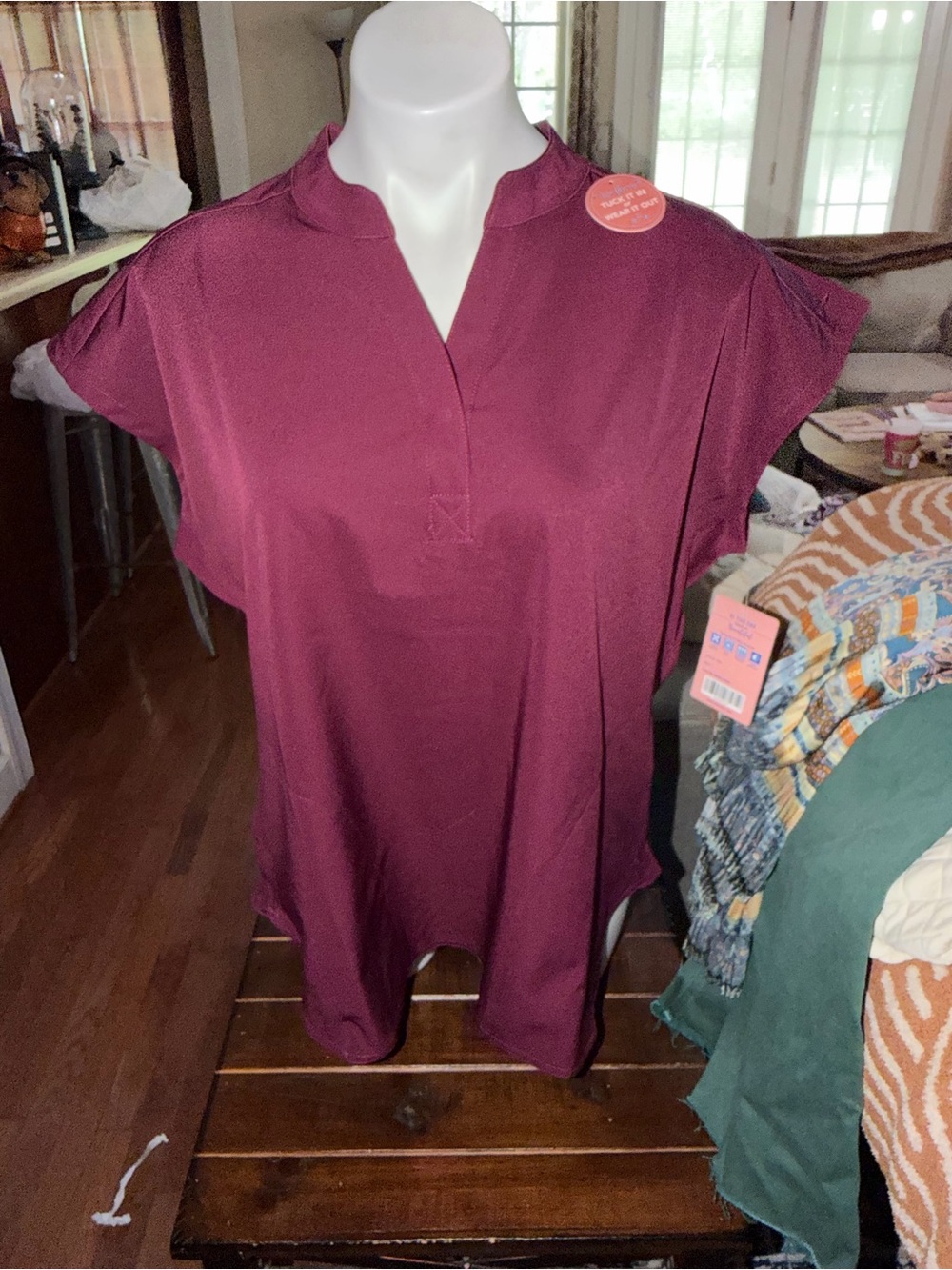 Women’s scrub top. Size large. NWT